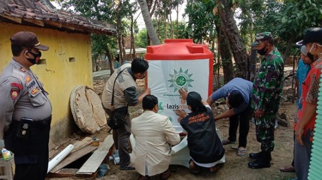 Warga Sragen Gali Dasar Sungai Cari Air Bersih, Kini Dibantu 6 Sumur 