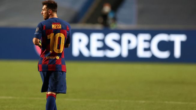 Reaksi penyerang Barcelona Lionel Messi pada akhir pertandingan sepak bola perempat final Liga Champions antara Barcelona melawan Bayern Muenchen di Estadio da Luz, Lisbon, Portugal, Sabtu (15/8/2020) dini hari WIB. [Foto/AFP]