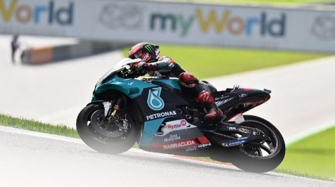 Pembalap Petronas Yamaha SRT Fabio Quartararo melaju sirkuit Red Bull Ring di MotoGP Austria. JOE KLAMAR / AFP   