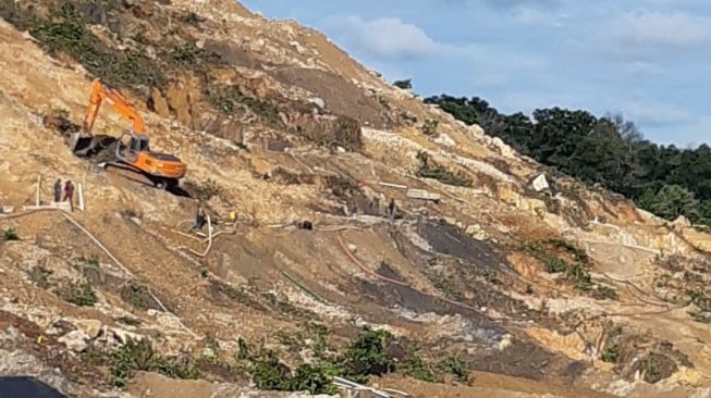 Bukit Sambung Giri Rusak Gegara Tambang, KPHP Sebut Ada Aparat Terlibat