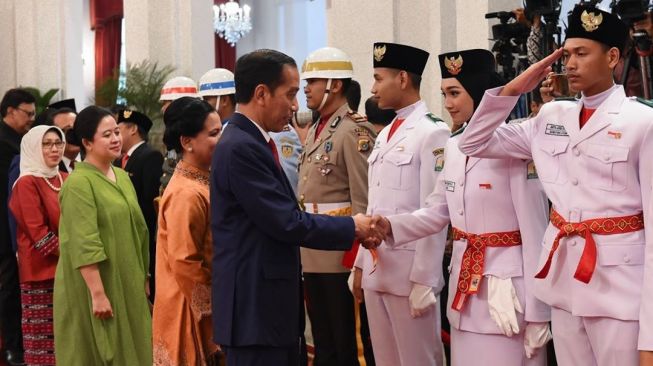 Profil Indrian Puspita Rahmadhani, Pembawa Baki Bendera Pusaka Ukir Sejarah