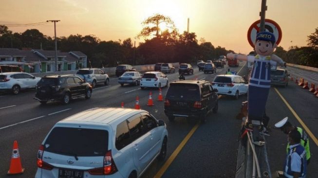 Arus Balik Libur 17 Agustus, Tol Jakarta-Cikampek ke Jakarta Contraflow