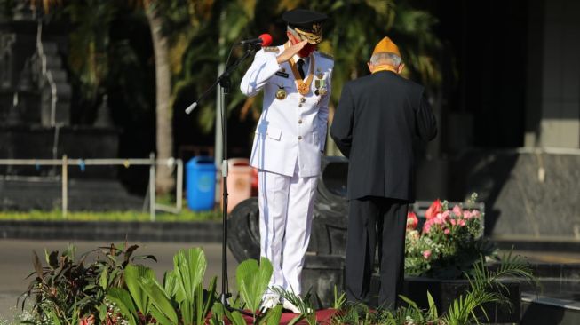 Mendagri Apresiasi Tindakan Ganjar Pranowo yang Undang Veteran ke Podium