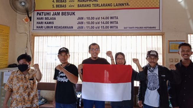 Jurnalis Diananta Putra Sumedi dinyatakan resmi bebas. (dok Tim Advokasi)