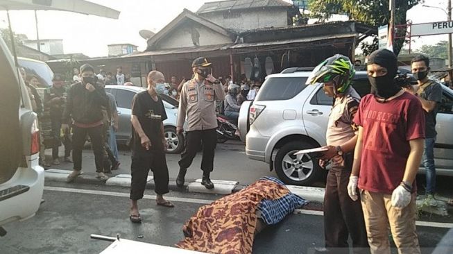 Hujan Deras, Sopir Ojol Tewas Ketiban Pohon Tumbang saat Angkut Penumpang