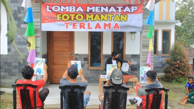 Lomba Unik Tatap Foto Mantan Terlama, Warganet: Backsound-nya Ku Menangis