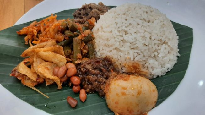 Satukan Kuliner dan Fesyen, Desainer Kursein Karzai Buka Restoran Keluarga