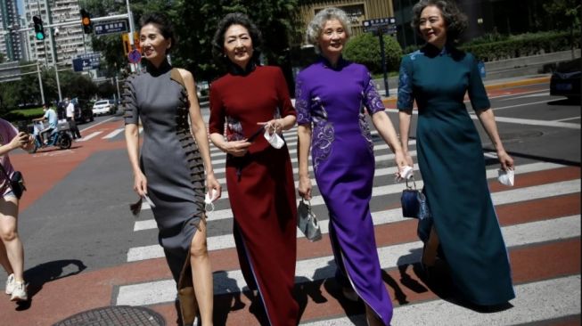 Bak di Catwalk, 4 Nenek Modis Melenggang di Jalanan Beijing