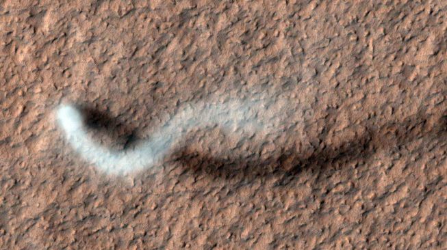 Tangkapan gambar dari planet Mars, Dust Devil. [JPL.NASA]