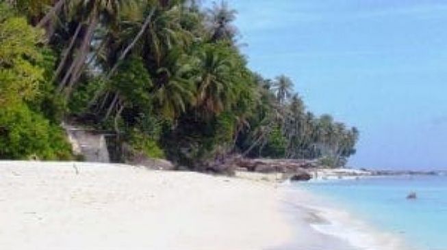 Pantai Batu Berakit, Destinasi Pantai Baru yang Tak Kalah Memukau