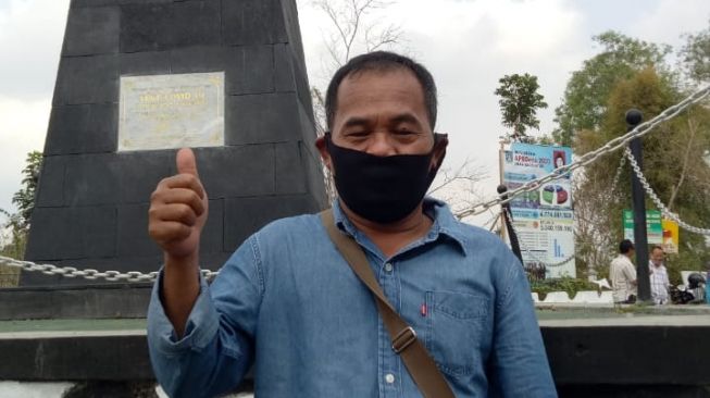 Giyono selaku Kepala Seksi Kesejahteraan Desa Balecatur. (Suara.com/Arendya Nariswari)