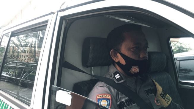 Kisah Polisi Covid Mengantarkan Jenazah Corona Hingga ke Liang Lahat