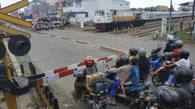 Perlintasan palang pintu, Kecamatan Kroya, Kabupaten Cilacap (Suara.com/Anang)