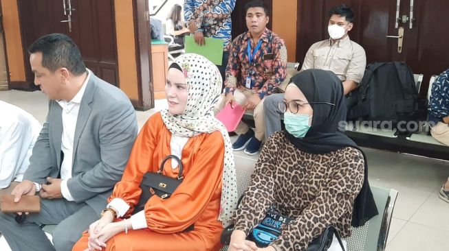 Angel Lelga Ogah Jawab Pertanyaan Pihak Vicky Prasetyo, Hakim Tak Beri Izin