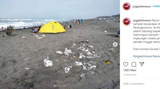 Sampah plastik berserakan di Pantai Parangkusumo Kamis (20/8/2020). - (Instagram/@jogjaistimewa)