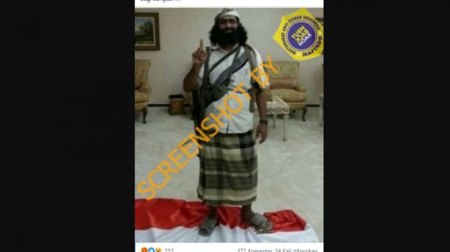 CEK FAKTA: Benarkah Komandan Al Qaeda Menginjak Bendera Merah Putih?