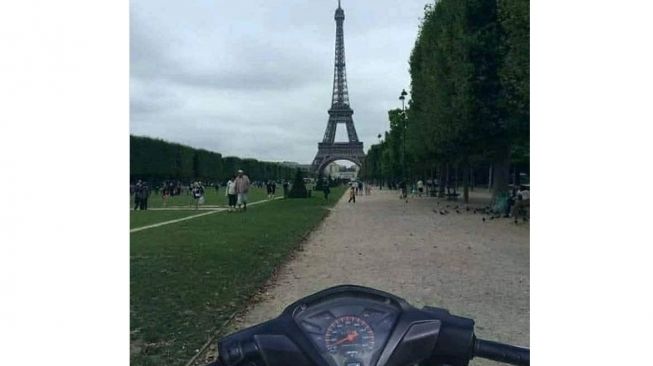 Potret Honda Revo 'Koperasi' Bikin Salfok, Kok Nyasar ke Menara Eiffel?