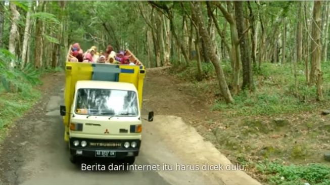 Film Tilik yang menggunakan truk bak terbuka sebagai lokasi utama (YouTube/Ravacana Films)