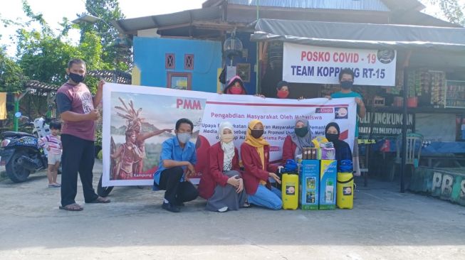 Cegah Covid-19, PMM UMM 71 Berbagi Masker, Sarung Tangan, Alat Disinfektan