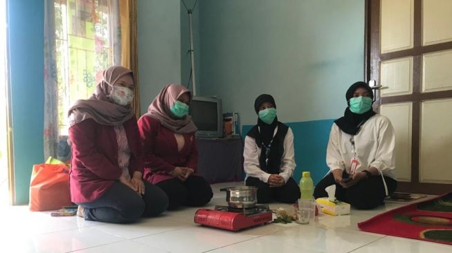 Mahasiswa UMM Adakan Pelatihan Jamu untuk Kader Toga Kelurahan Benua Anyar