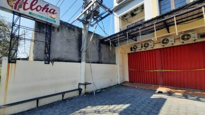 Nekat Buka dan Jual Miras Ilegal, Karaoke Aloha Sukoharjo Disegel