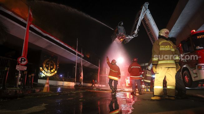 11 Jam Terbakar, Api di Gedung Kejagung Akhirnya Bisa Dipadamkan