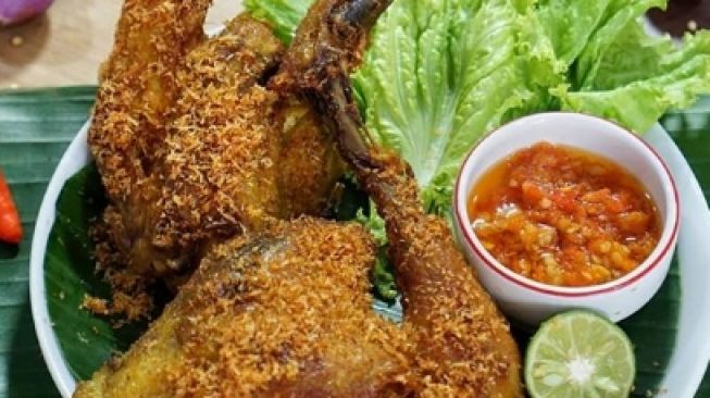 Cocok Dijadikan Menu Makan Siang, Intip Resep Ayam Goreng Srundeng Ini