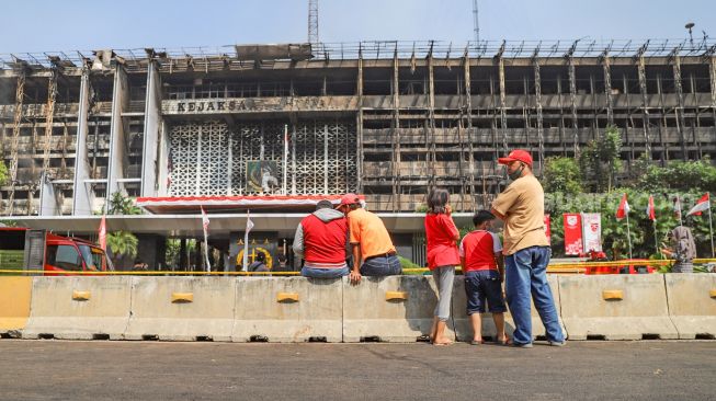 Soal Isu Konspirasi Kebakaran Gedung Kejagung, DPR Angkat Bicara