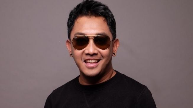 Bawakan Lagu Hits Versi Koplo, Dudy Oris Sukses Meriahkan Acara Ultah NR Herbal Care