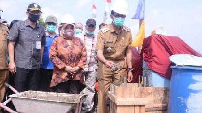 Penerangan Jalan Umum Palembang Gunakan Tenaga Surya