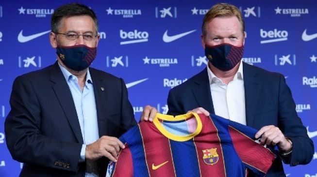 Pelatih baru Barcelona Ronald Koeman diperkenalkan secara resmi di Camp Nou pada 19 Agustus 2020. [AFP]