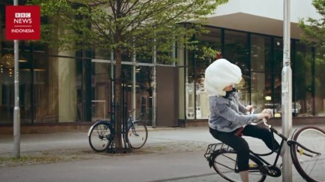 Inovasi Baru untuk Pesepeda: 'Helm' dengan Fitur Pengaman Kantung Udara