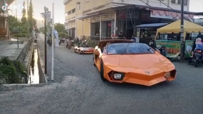 Tiruan Lamborghini dengan mesin Vixion. (Youtube/EJ LAMBO22)