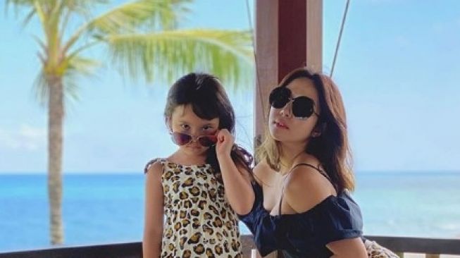 Gisella Anastasia dan Gempi liburan di Bali [Instagram/gisel_la]