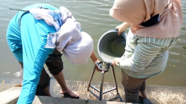Sungai Bengawan Solo Tercemar Mikroplastik, Warga Gresik Terancam Keracunan
