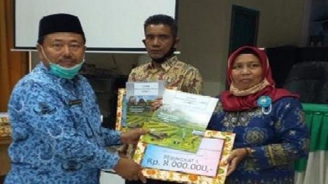 Ide Arisan Polybag, Emak-Emak asal Pariaman Dipuji Gubernur