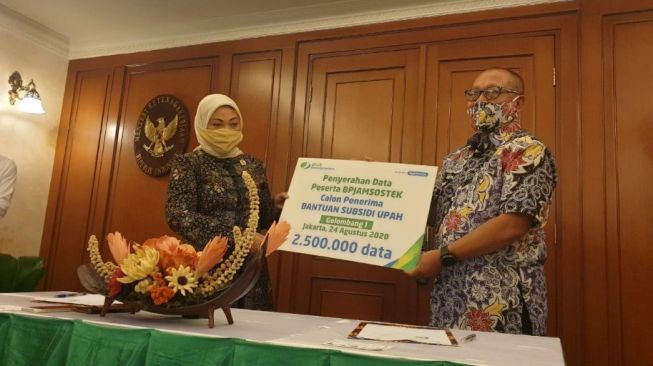 BPJamsostek Serahkan Data Calon Penerima Bantuan Subsidi Upah ke Kemenaker