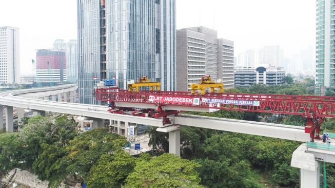 Adhi Karya Bentangkan U-Shaped Girder LRT Jabodebek