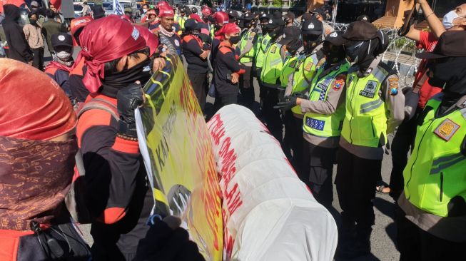 Pengesahan Omnibus Law Dipercepat, Buruh Semakin Terpancing Turun ke Jalan