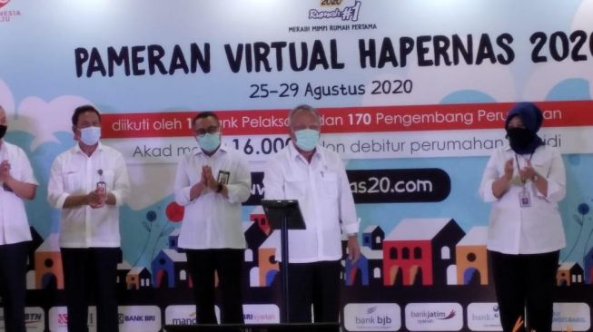 Menteri PUPR, Basuki Hadimuljono dalam pameran virtual dalam memperingati Hari Perumahan Nasional (Hapernas) 2020. (Suara.com/Dian Hapsari)