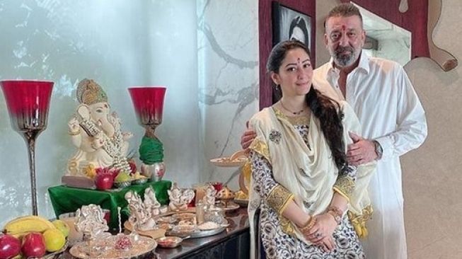 Viral Video Sanjay Dutt Berjalan Tertatih Sambil Pegang Tongkat, Kenapa?