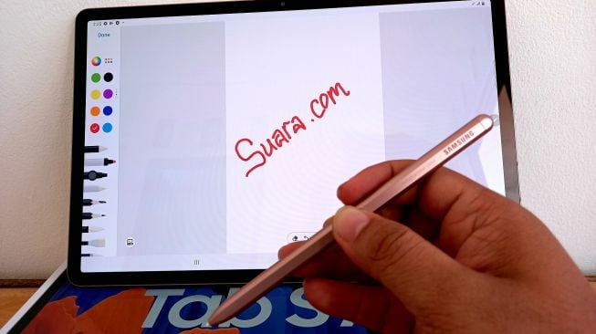 Samsung Galaxy Tab S7 dan Tab S7+ diperkenalkan di Jakarta, Rabu (26/8/2020). [Suara.com/Tivan Rahmat]