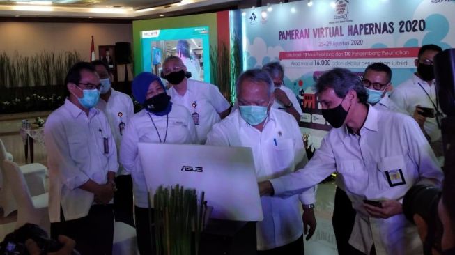 Menteri PUPR, Basuki Hadimuljono dalam pameran virtual dalam memperingati Hari Perumahan Nasional (Hapernas) 2020. (Suara.com/Dian Hapsari)