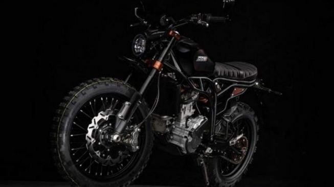 Motor CCM Spitfire Blackkout. (visordown.com)