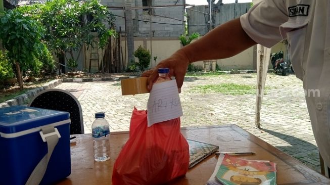 Diisolasi di GOR Tambora, Makanan dari Keluarga Pasien Cuma sampai Gerbang