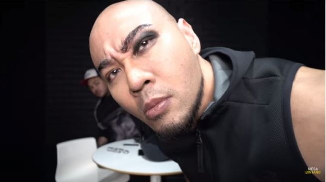 Deddy Corbuzier Ditantang Makeup Ivan Gunawan (youtube.com/Ivan Gunawan)