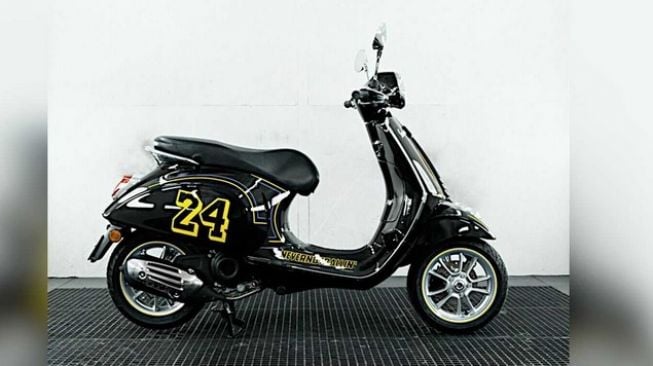 Vespa Primavera edisi khusus mengenang pebasket Kobe Bryant [RideApart].