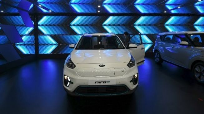 Kia  Niro EV di Seoul Motor Show, yang berlokasi di Goyang, barat laut Seoul, 2019. Inilah acara auto show skala terbesar di Korea Selatan dengan total partisipan 28 brand [AFP/Yeon-Je Jung].