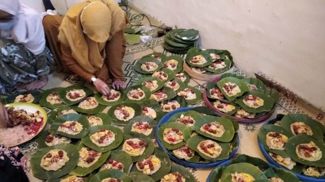 Tradisi memasak bubur Asyura di Kudus, Jawa Tengah, masih dilakukan setiap 10 Muharram. (Dok. ANTARA)