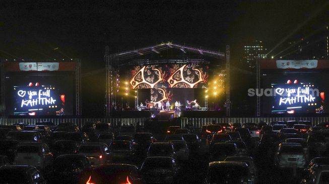 Suasana gelaran Drive In Concert di Jiexpo Kemayoran, Jakarta Pusat, Sabtu (29/8). [Suara.com/Alfian Winanto]